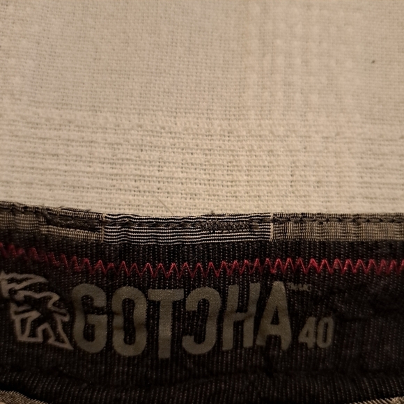 Gotcha men's size 40 shorts gray with white lines - Picture 3 of 6